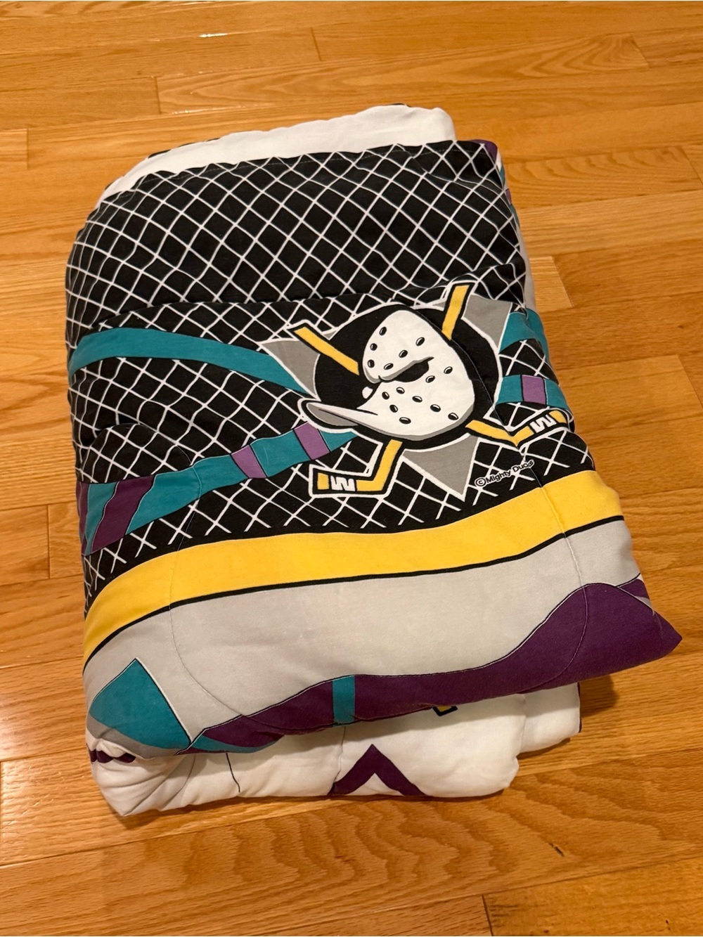vintage 1990s Anaheim Mighty Ducks NHL
Twin comforter